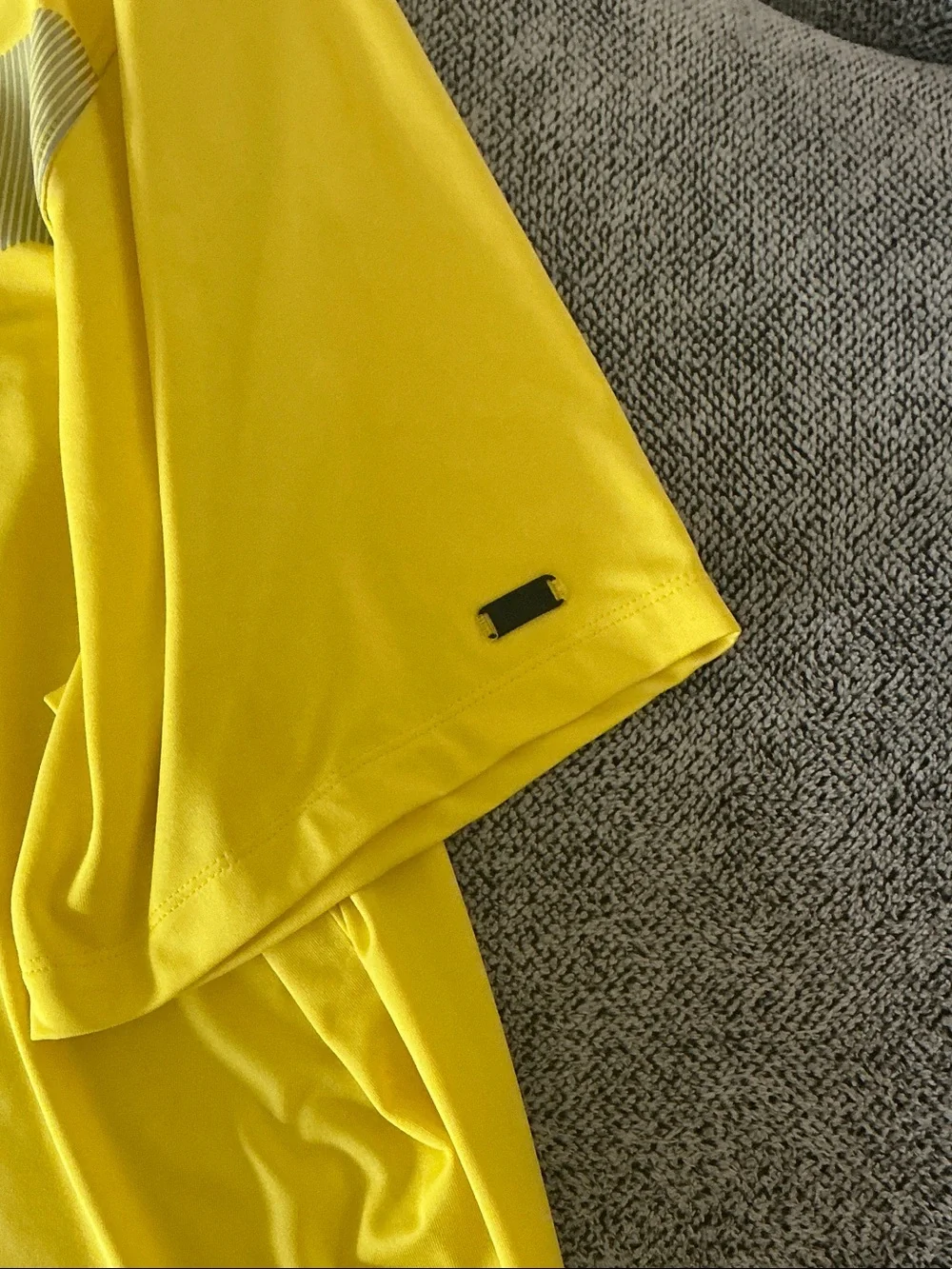 Nike Yellow Short-Sleeve Athletic Jersey with Chevron Accent